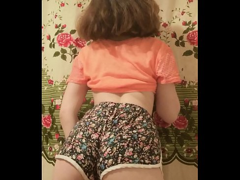 ❤️ دختر جوان سکسی که شورتش را جلوی دوربین در می آورد ❤️ پورنو روسی در ما ❌❤